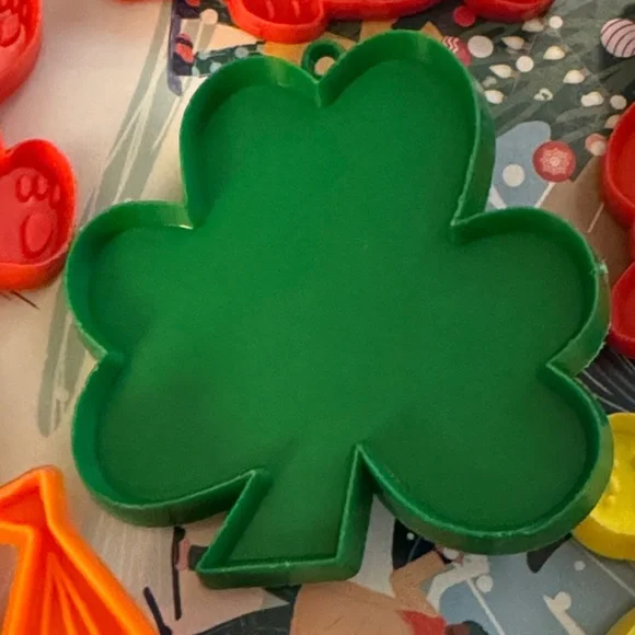 Hallmark Red, Green, Yellow, and Orange Cookie Cutter Set. Vintage lot of 7. - Picture 5 of 13